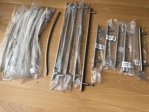 Kitchen cabinet door - door, handles